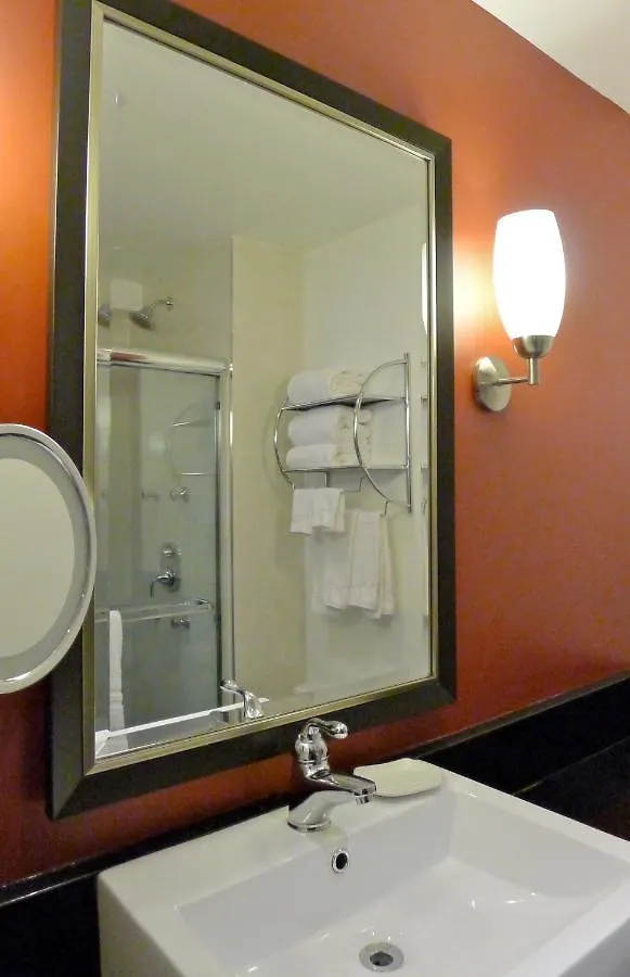 Hotel Armon Plaza Montreal Airpt, Trademark Collection By Wyndham