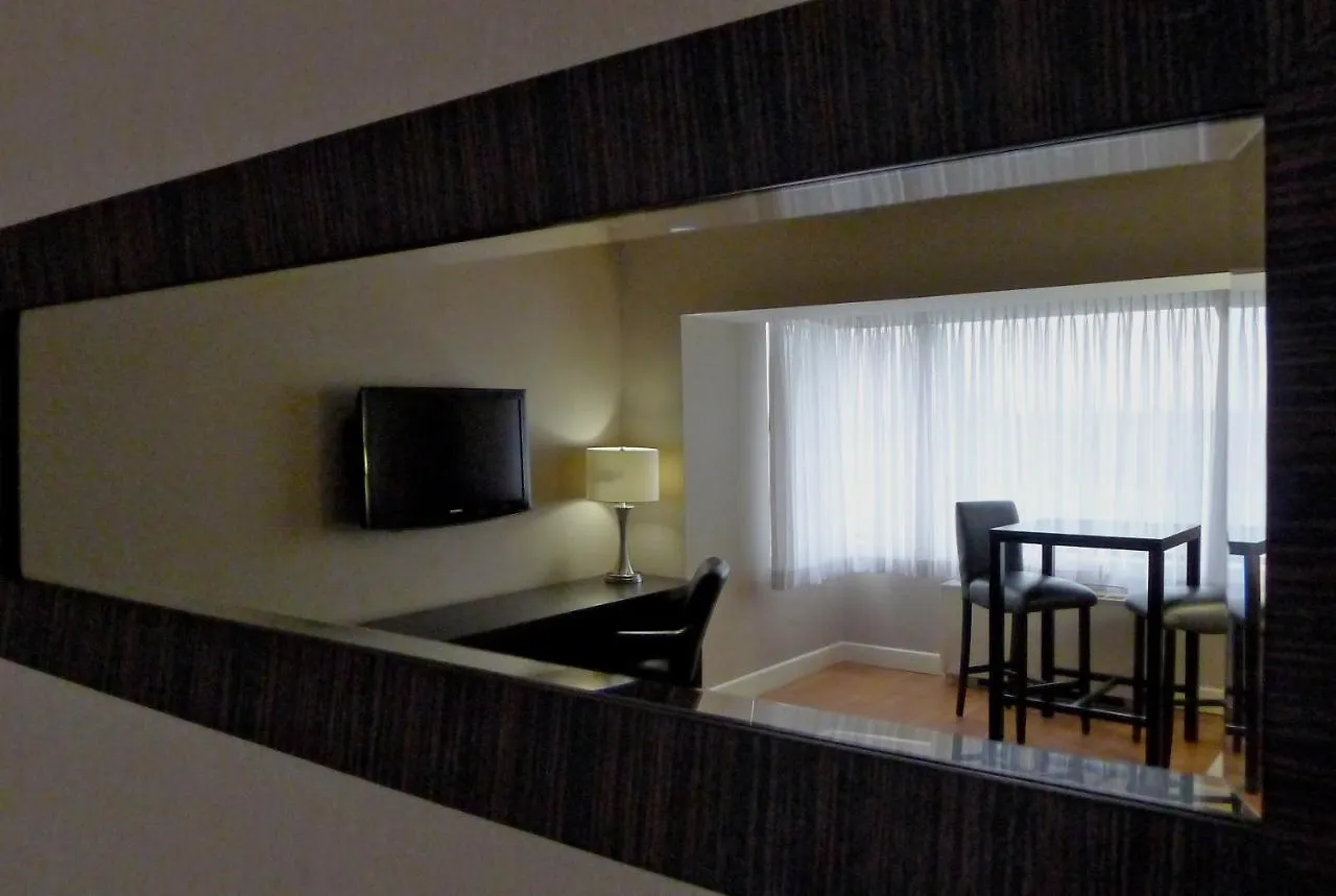 Armon Plaza Montreal Airpt, Trademark Collection By Wyndham 4*,