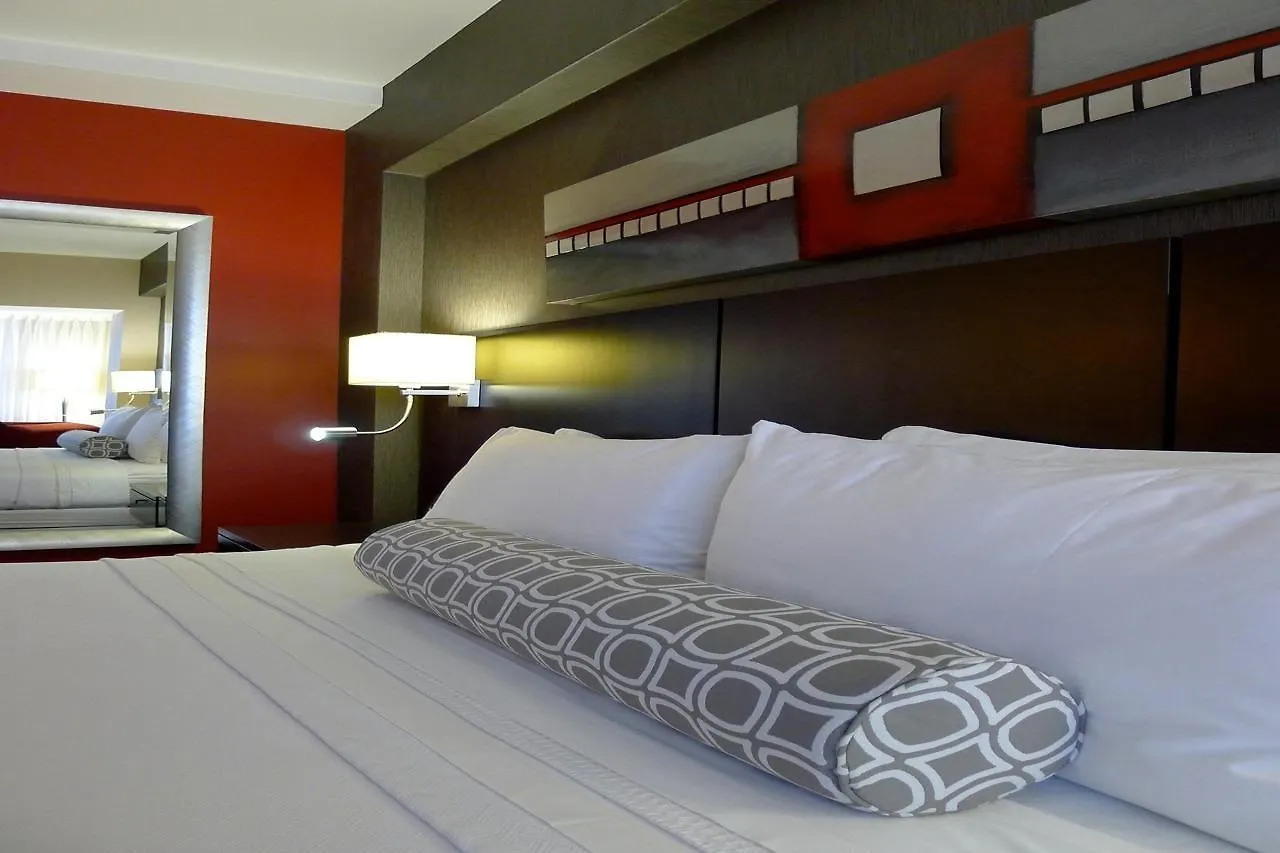 Hotel Armon Plaza Montreal Airpt, Trademark Collection By Wyndham