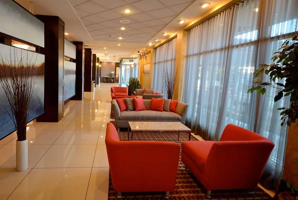 Armon Plaza Montreal Airpt, Trademark Collection By Wyndham Hotel