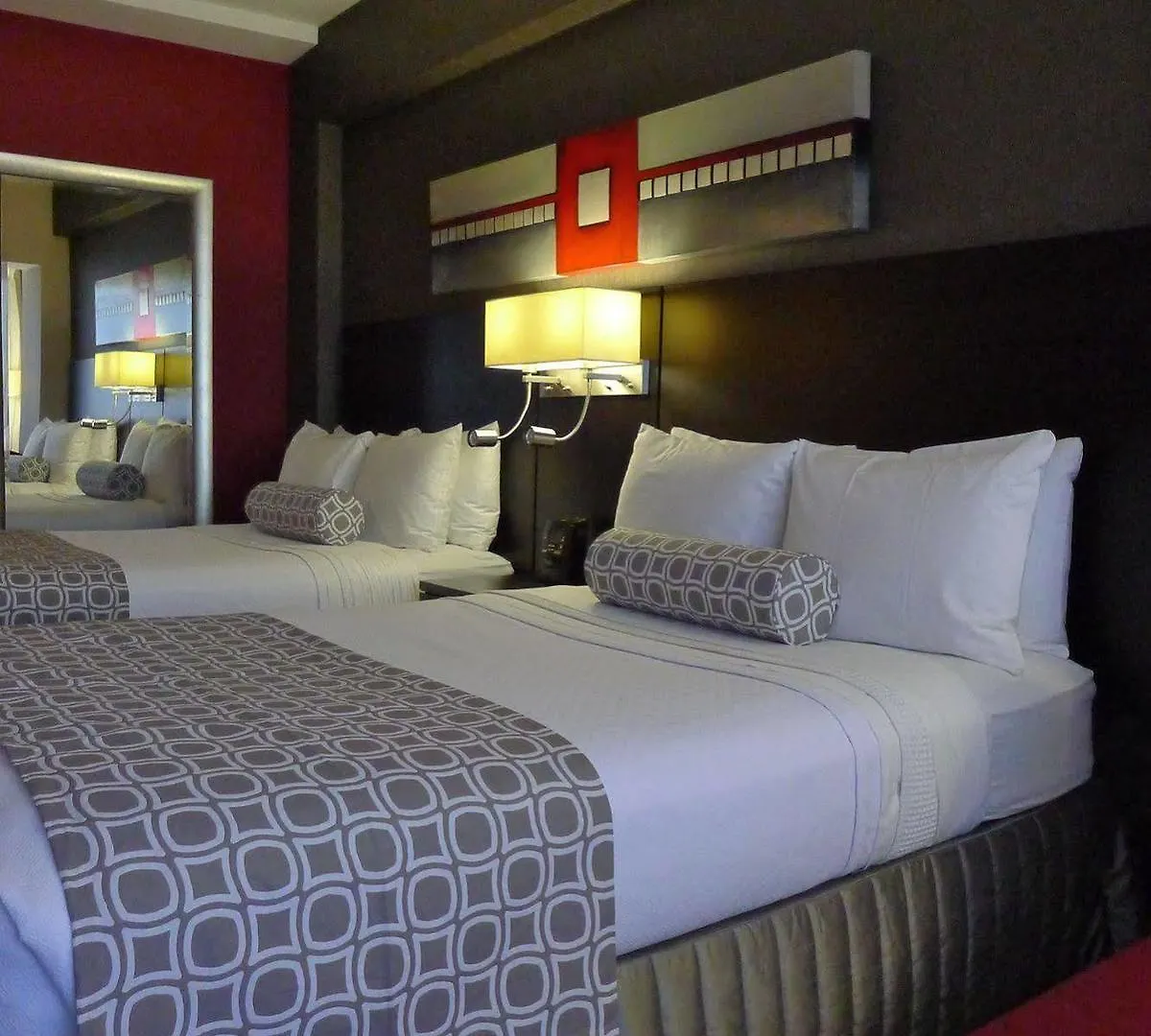 Hotel Armon Plaza Montreal Airpt, Trademark Collection By Wyndham