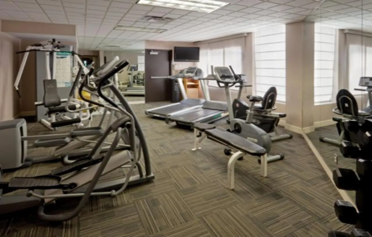 Hotel Armon Plaza Montreal Airpt, Trademark Collection By Wyndham
