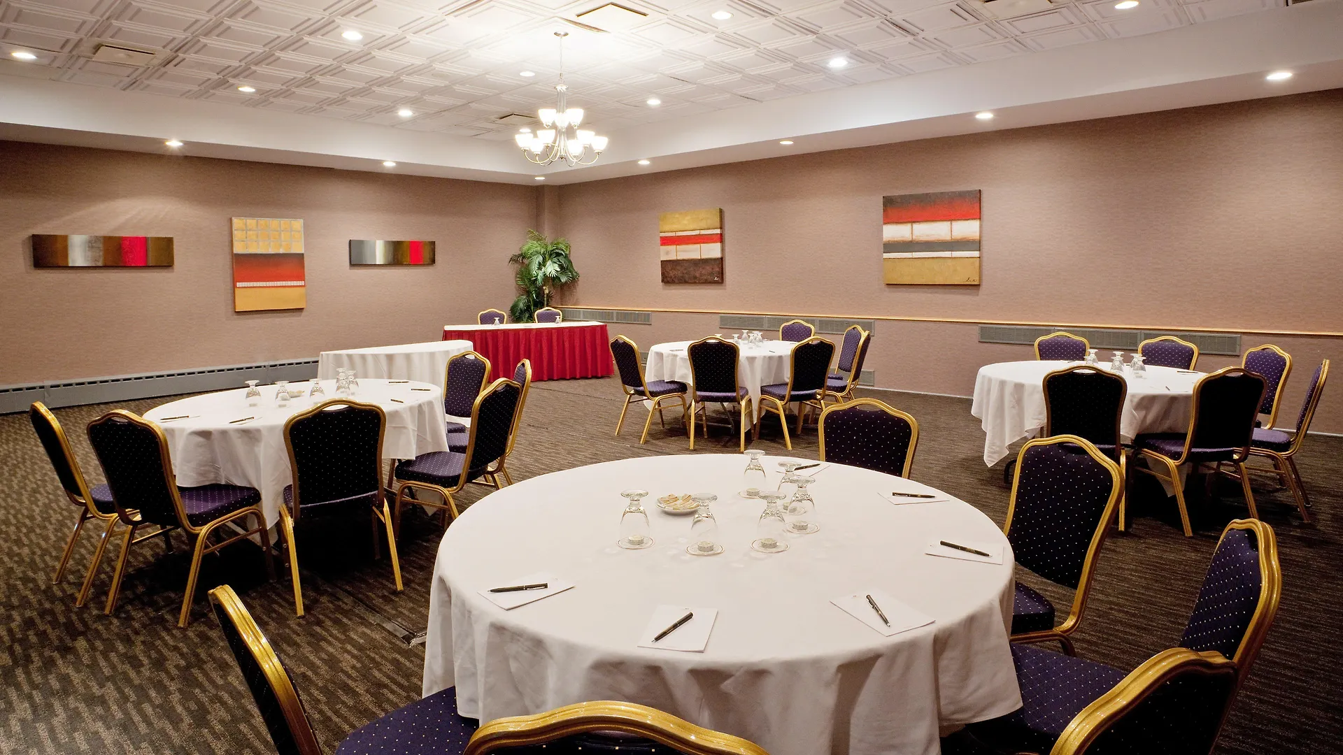 **** Hotel Armon Plaza Montreal Airpt, Trademark Collection By Wyndham Canada