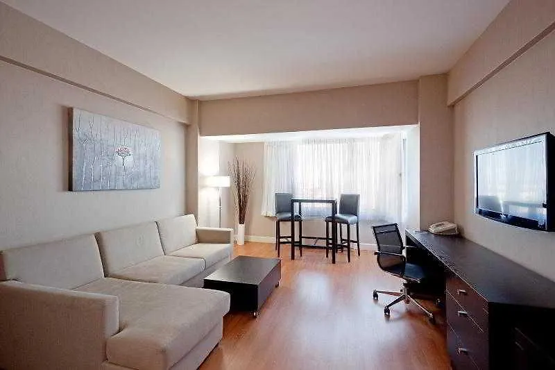Armon Plaza Montreal Airpt, Trademark Collection By Wyndham