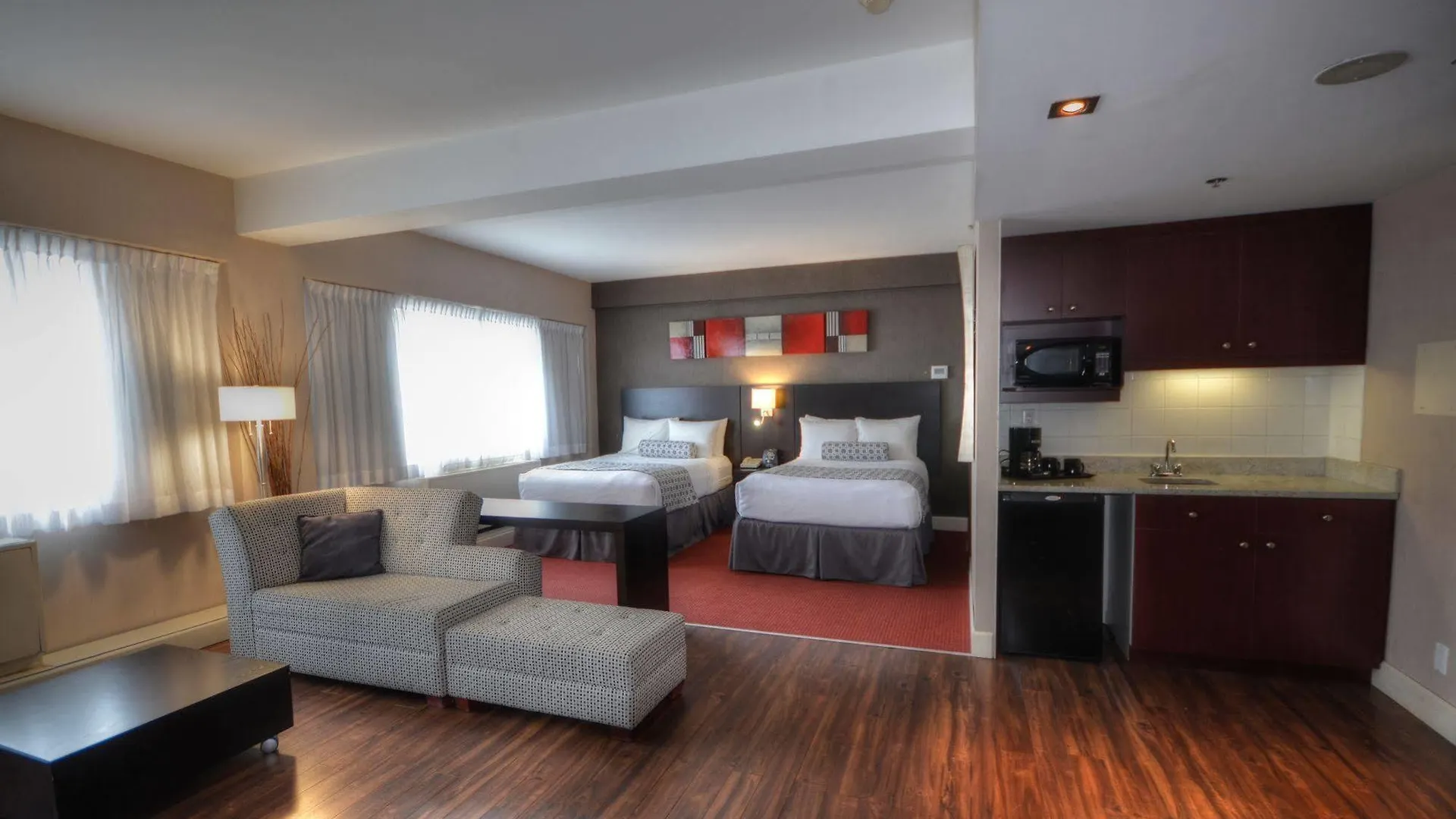 Armon Plaza Montreal Airpt, Trademark Collection By Wyndham Hotel